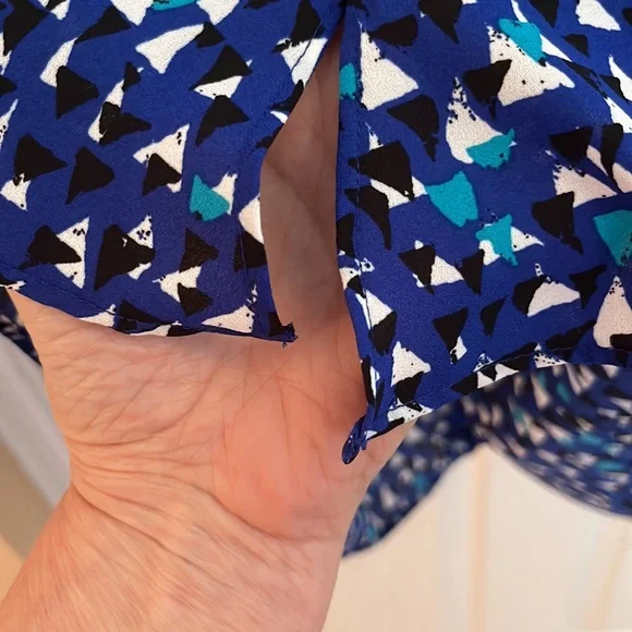 NWT size 1X Apt. 9 Blue black white teal Geometric Sleeveless V-Neck Top - Picture 9 of 12